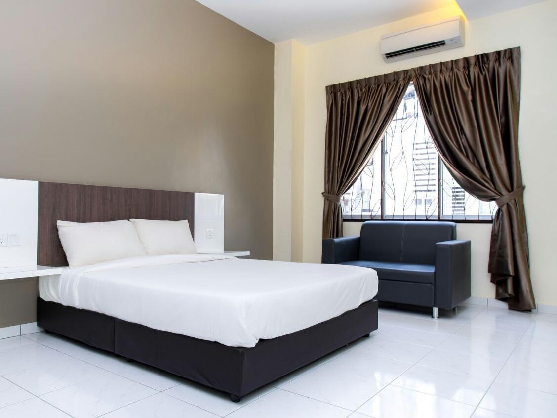 Ample Hotel Skudai Exterior photo