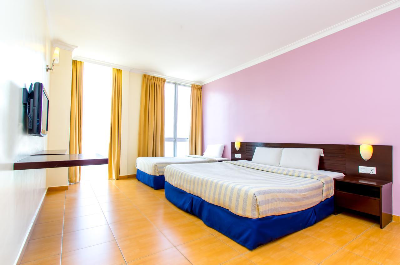 Ample Hotel Skudai Exterior photo